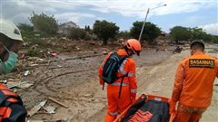 Ινδονησία: Στους 384 οι νεκροί από τον ισχυρό σεισμό και το τσουνάμι