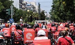 Τσικνοπέμπτη με 24ωρη απεργία διανομέων στην efood