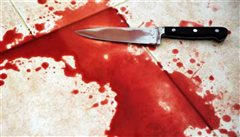 Ηλικιωμένο ζευγάρι βρέθηκε μαχαιρωμένο μέσα στο σπίτι του
