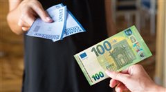 Ανατροπή στις συναλλαγές με μετρητά