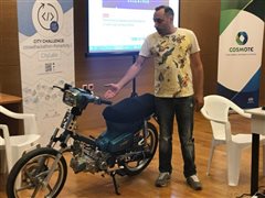 Κρητικός έφτιαξε μηχανάκι που κινείται με τσικουδιά!