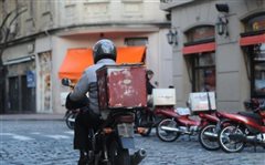 Την απόσυρση του νομοσχεδίου για τα εργασιακά ζητούν οι διανομείς