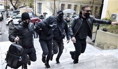 Κρατούνται μέχρι την απολογία τους τα 2 αδέλφια που ξυλοκόπησαν τον σταθμάρχη